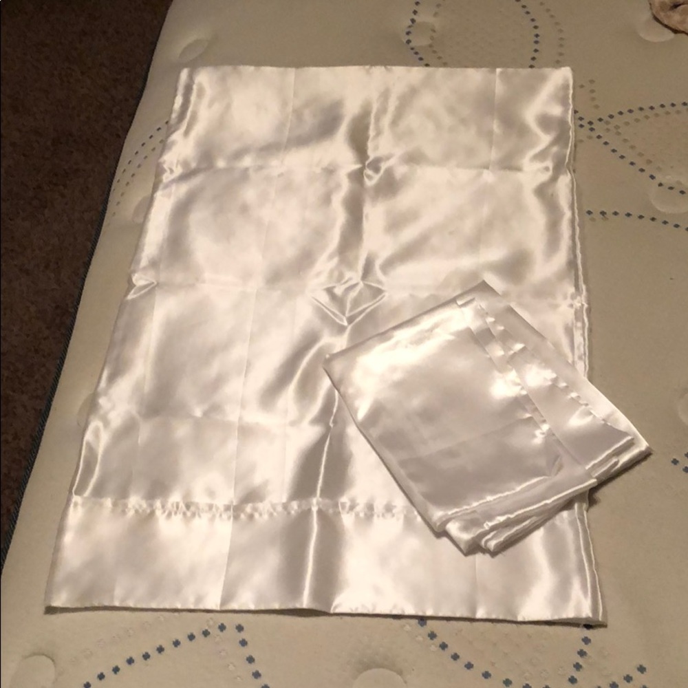 2 Silk Pillow cases